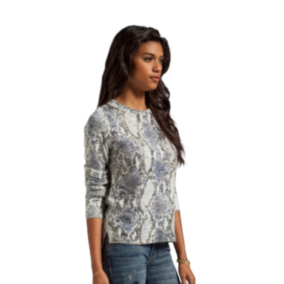 Generation Love Sweater Size Small - Picture 11 of 12